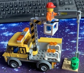 Lego City 3179 Repair Truck with Lift Figure and BA 100% Complete