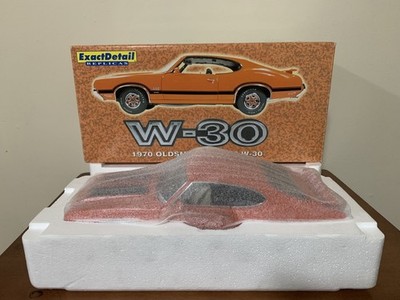 EXACT DETAIL 1:18 SCALE 1970 OLDSMOBILE 4-4-2 W-30 1 of 1500 Orange Black stripe