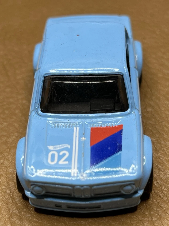 BMW PROTOTIPO HOT WHEELS 2002 OfF 70’S VS 90’S 2025 TAMPO COMPLETO HACIA ATRÁS Y MT Foto 3 de 4