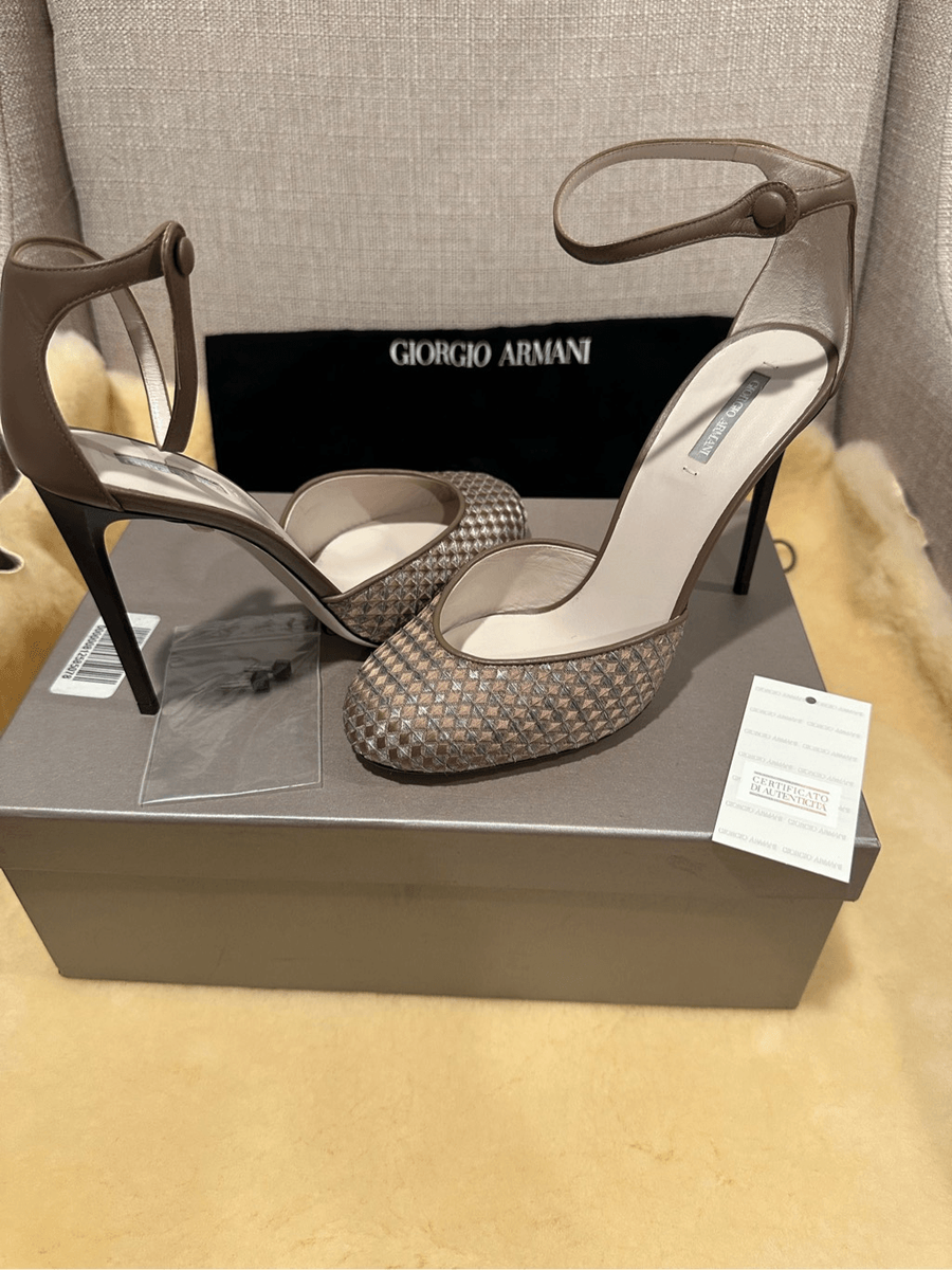 Giorgio Armani Elegant Heel pumps size EU 38