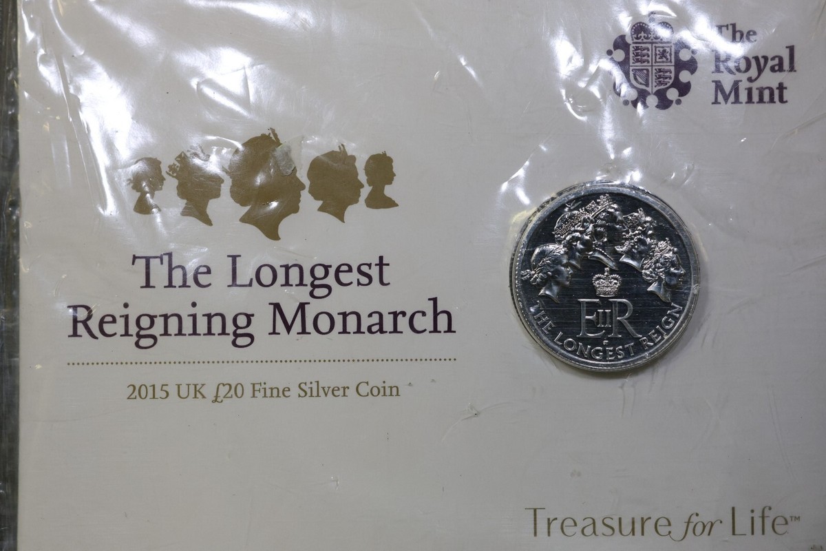 イギリス ￡20ポンドコイン 銀貨 .999 2015年 宜しくお願いします イギリス ￡20ポンドコイン 銀貨 .999 2015年 宜しくお願いします