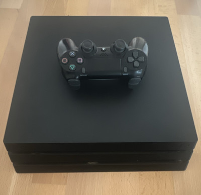 Sony PS4 Pro 1TB Schwarz 4K Konsole mit DualShock 4 + 5 Spiele