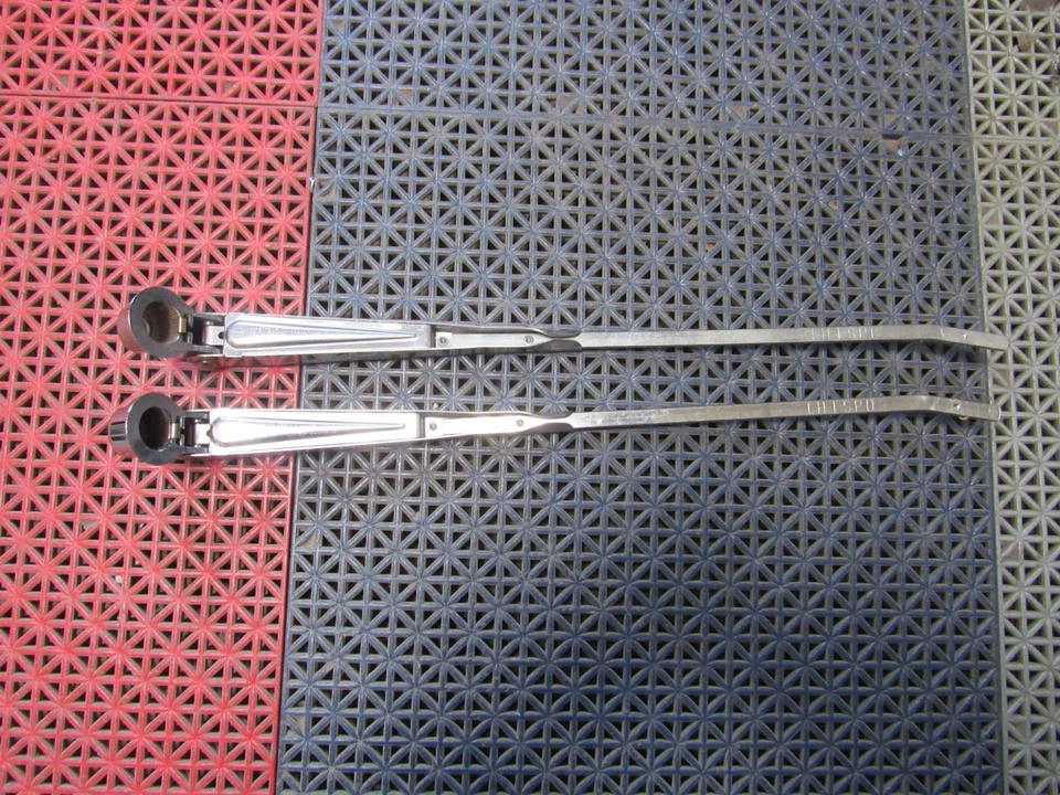 Brazo limpiaparabrisas Corvette 1963-1965 lado del conductor usado Trico Foto 3 de 4