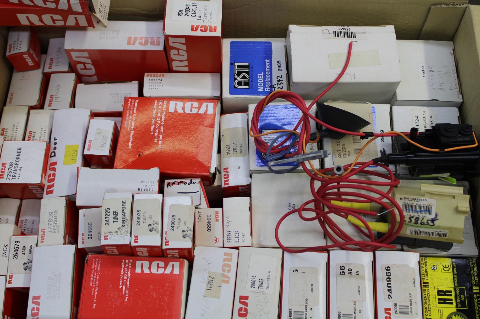 40+ LOT RCA TV VCR REPAIR SERVICE PARTS FLYBACK TUNER JACKS HV BLOCK