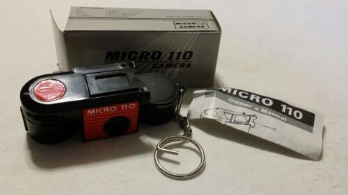 NEW Red Camera Micro 110 Camera Coin Box Key Chain Spy NEW OLD STOCK NIB NOS - Afbeelding 1 van 4