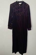 Vintage Jasmine Rose Velvet Velour Purple Robe with Embroidery Trim Size Large