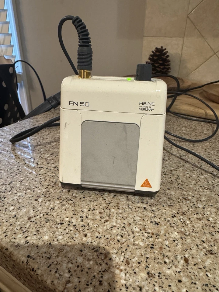 Cargador de oftalmología Heine en 50 accesorio de equipo desenchufado Foto 2 de 4