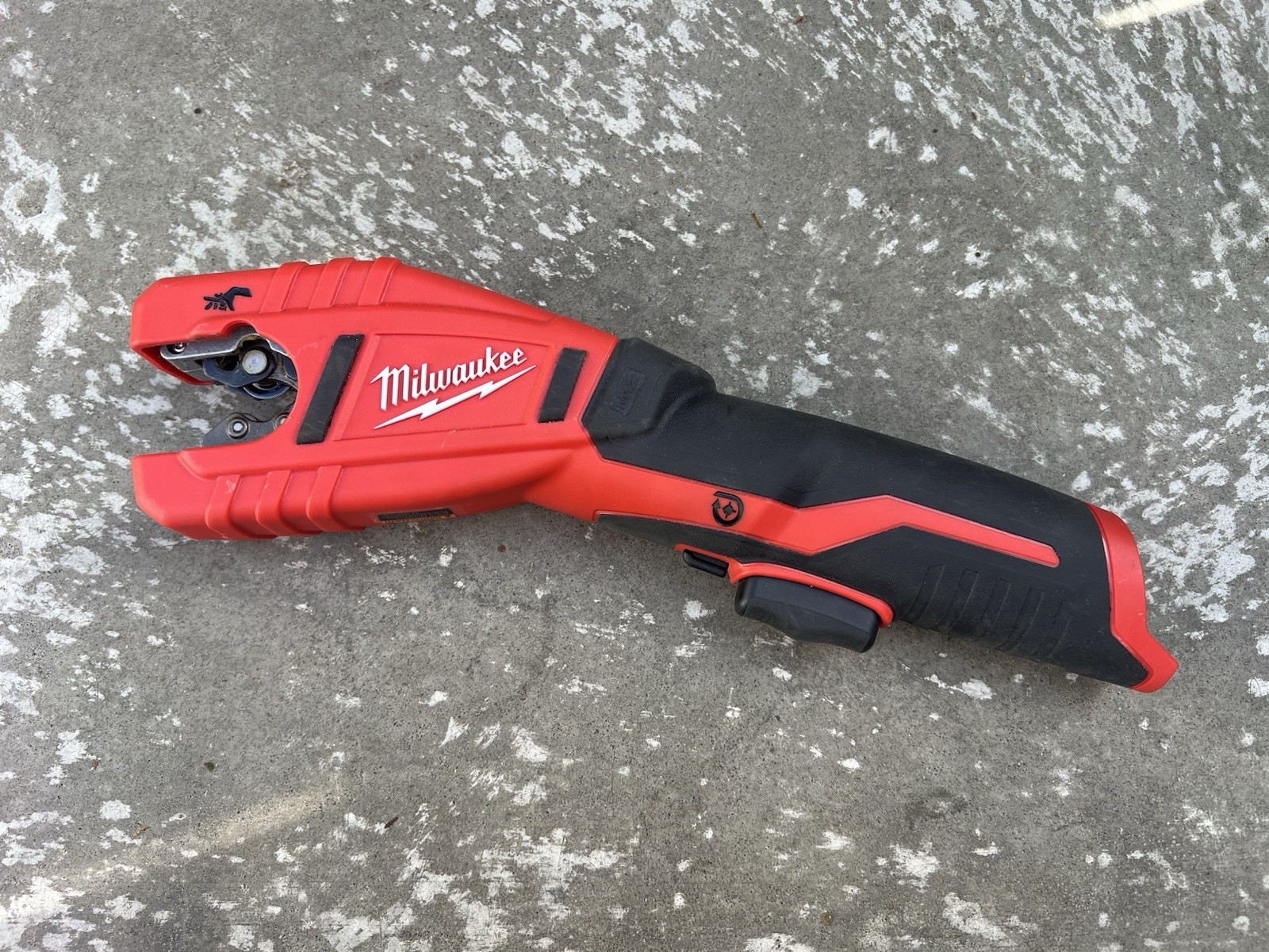 MILWAUKEE 2471-20 CORDLESS COPPER TUBING CUTTER NO BATTERY OR CHRG