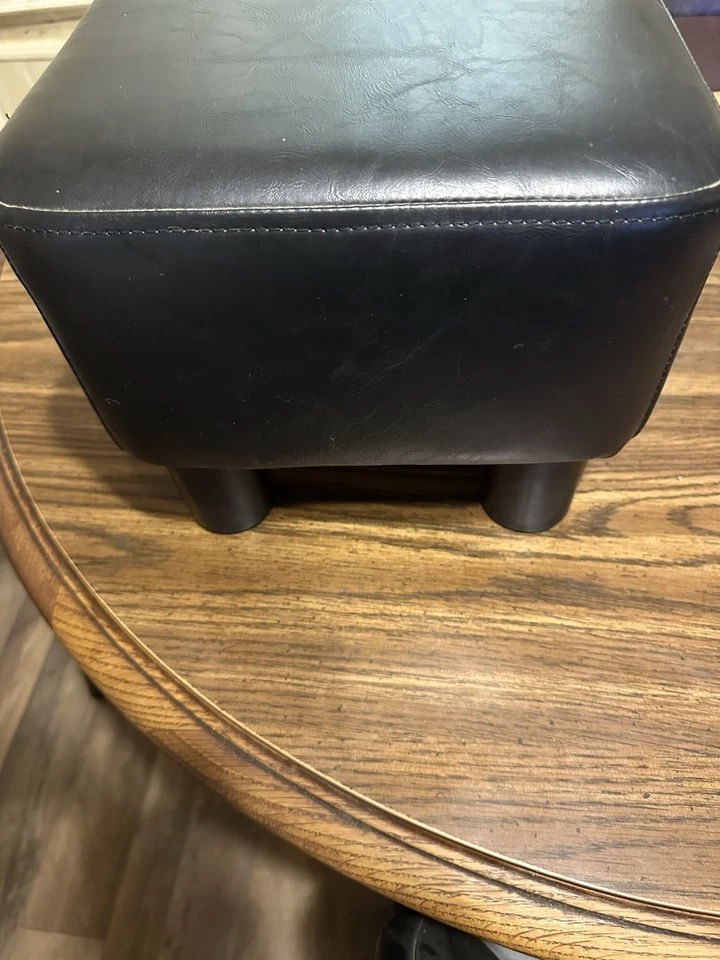 Otomana de cuero negro Foto 3 de 4