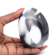 Agate naturelle de collection 445gr 85mm Madagascar