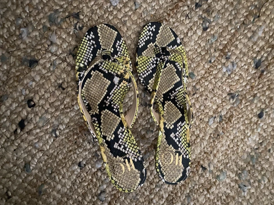 Sandalias Jennifer Lopez Estampado Serpiente Amarillo Y Negro 10M/42 Foto 3 de 4