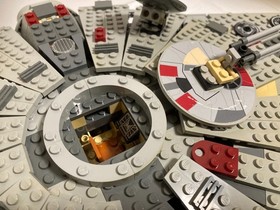Lego Star Wars 4504 Millennium Falcon Almost Complete from Japan