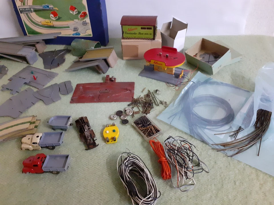 Konvolut Schuco Varianto 3010 Blechspielzeug mit viel Zubehör - Bild 4 von 4