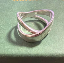 Sterling Silver criss cross ring. Size 6. FREE SHIPPING