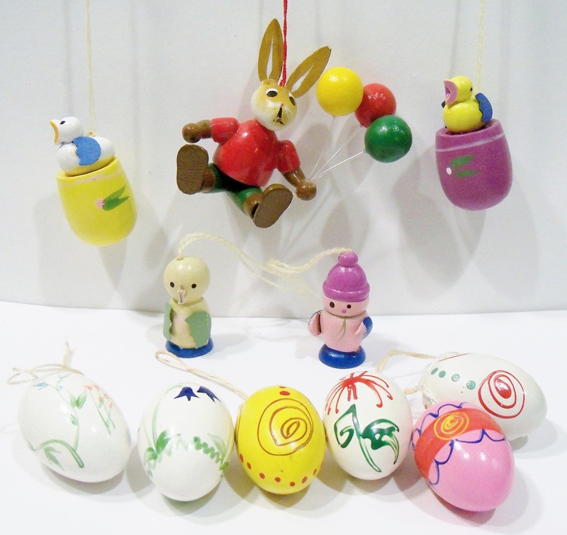 Birds Chicks Eggs Bunny Rabbit Balloons Wooden Wood Easter Tree Vntg Ornaments