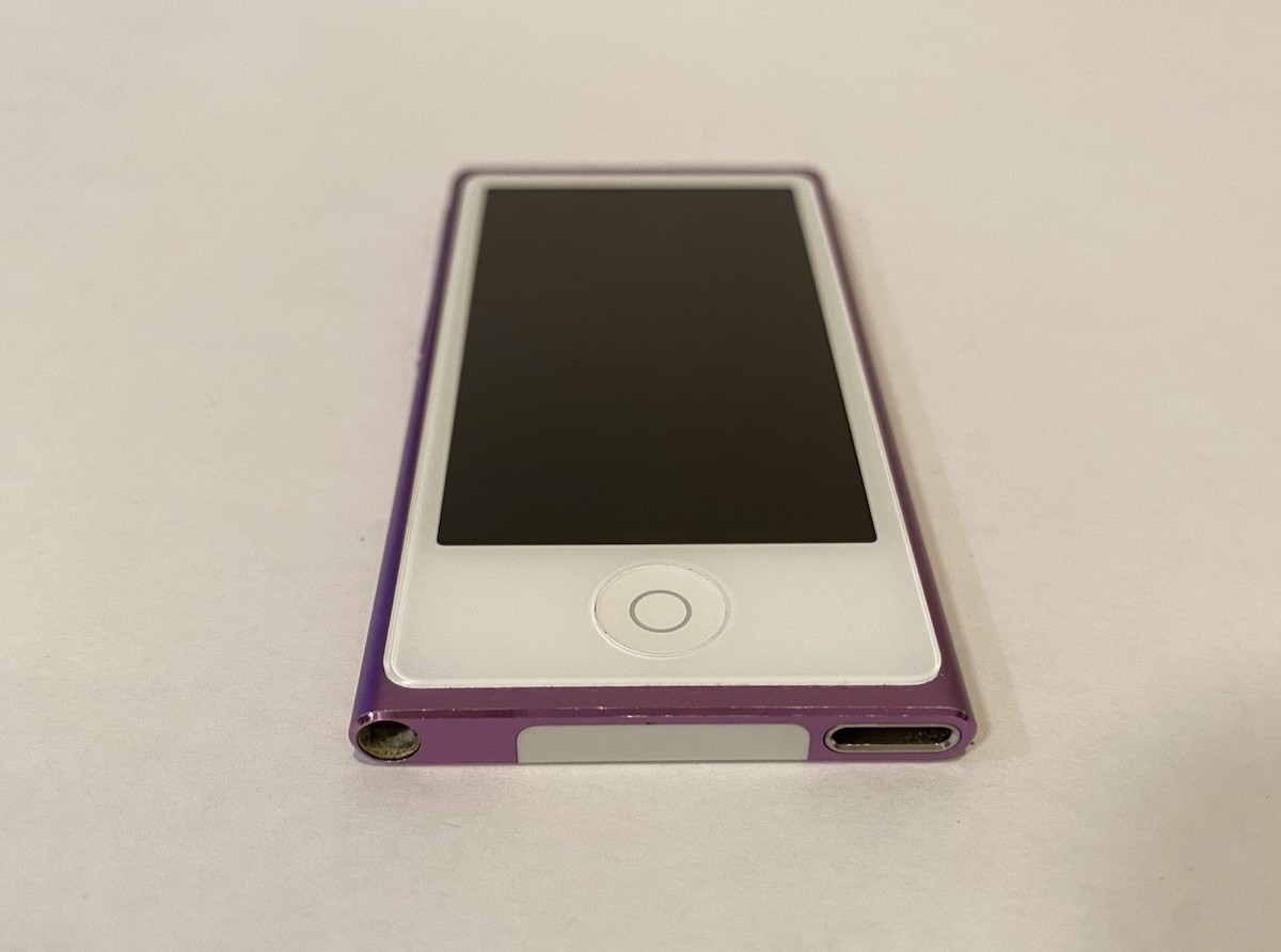 Apple iPod nano 7th Generation Purple (16 GB) Works Great
