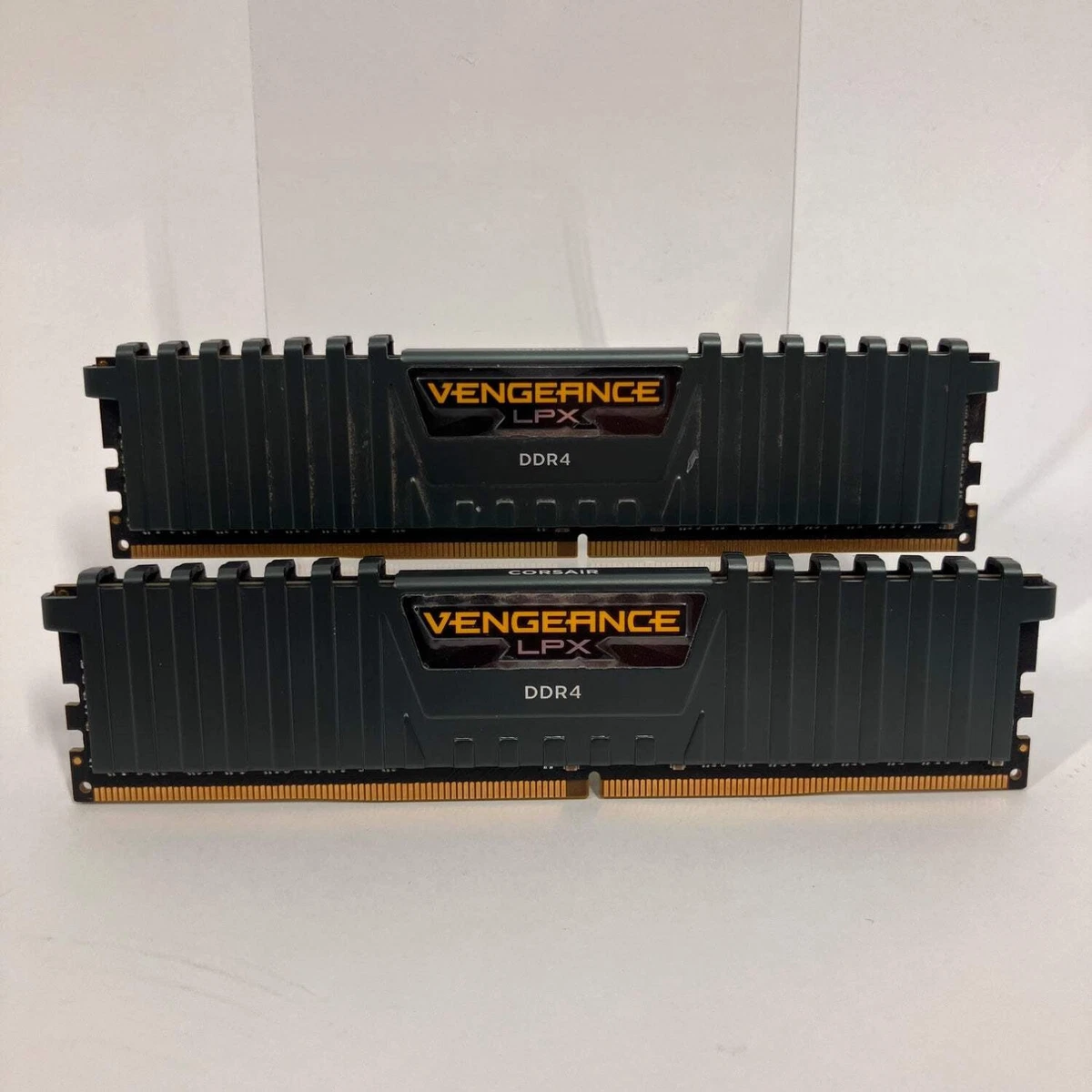 Corsair PC4-21300 (DDR4-2666) Bus Speed Computer RAM 32 GB Total