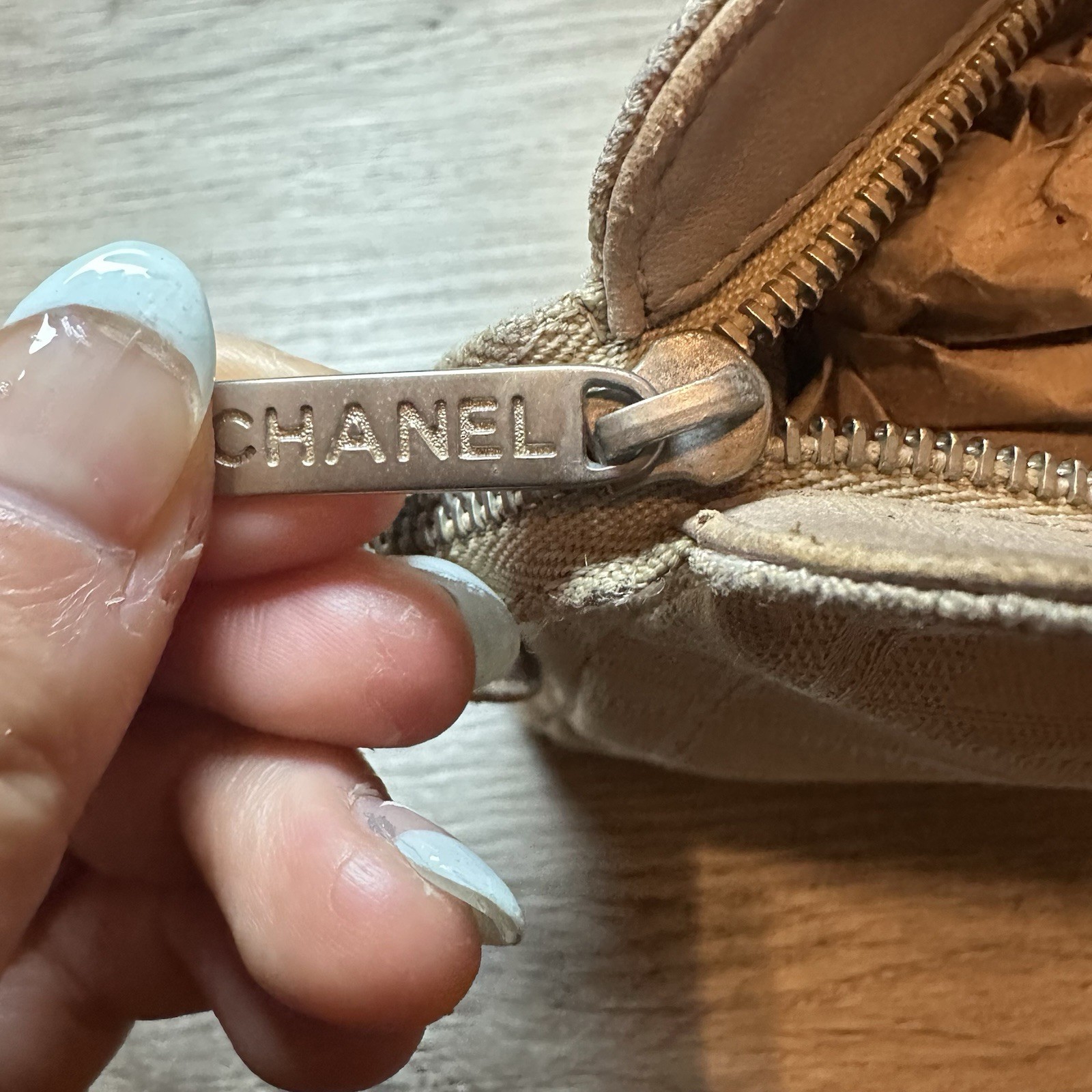 CHANEL 100% AUTHENTIC Beige Grid Pattern Travel L… - image 13