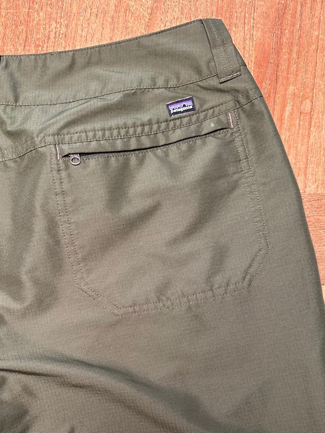 PATAGONIA Women's Pants Size 14 Green Capri Cropped Hiking Outdoors