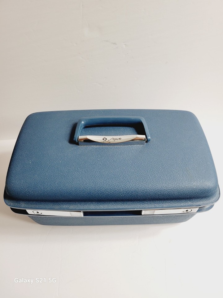 Vintage JC Penney Samsonite Aspen Beauty Travel Case Co Blue With Key