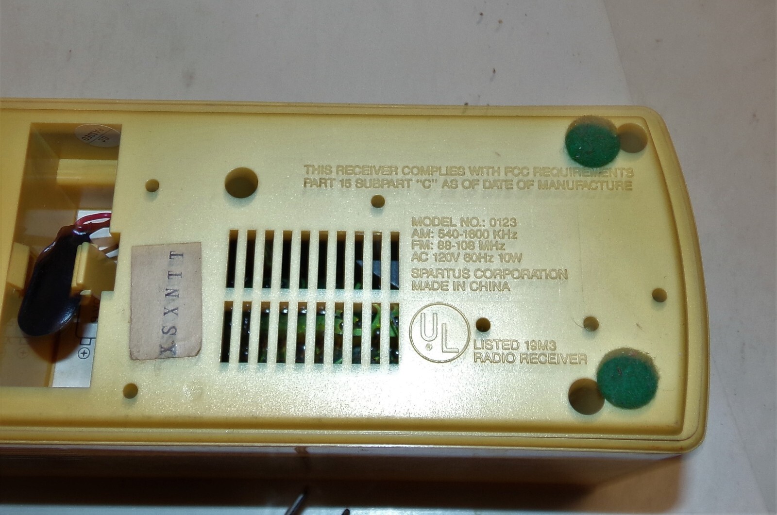 Spartus Model: 0123-Radio Alarm Clock-AM/FM-tan Digital-Corded for repair