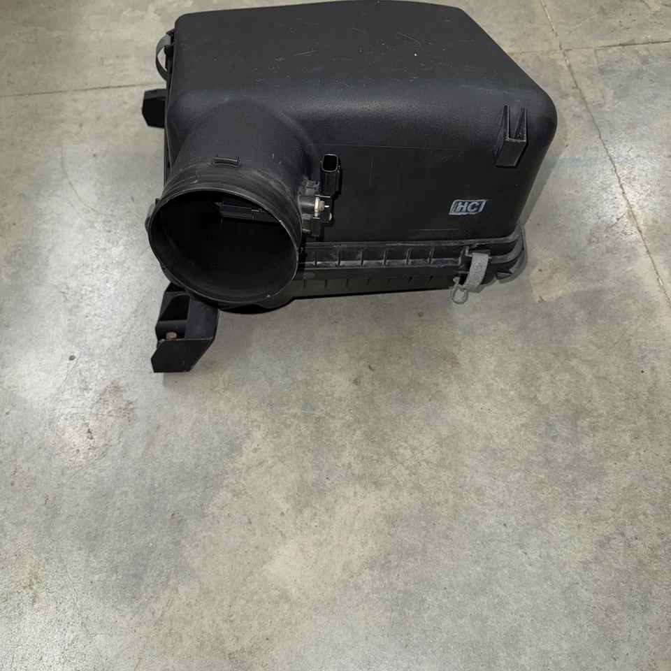 Caja de admisión de filtro de aire Toyota Tundra 2007-2021 solo OEM Foto 3 de 4