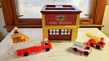 Fisher Price Little People Fire Station 928 with Vehicles  Firefighters
