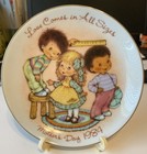 Vintage Avon Mother's Day Plate "Love Comes in All Sizes" 1984 — photo 1