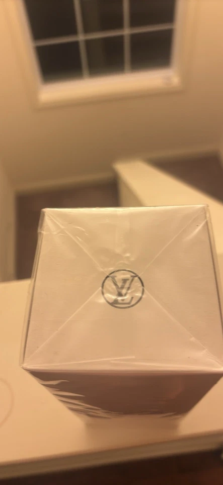 Louis Vuitton LV - Изображение 3 из 4