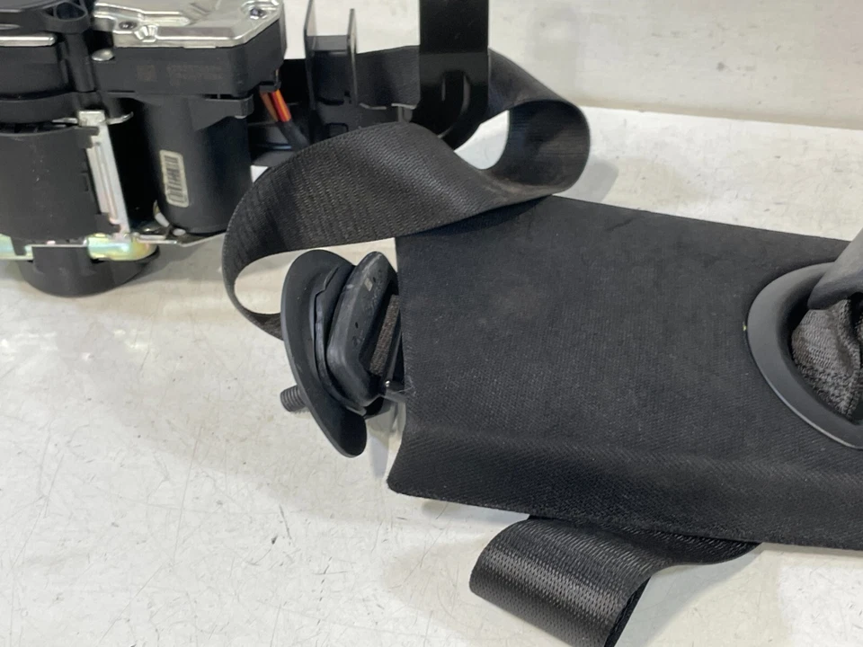 BMW 330i 330e 2019-2024 retractor de cinturón de seguridad del lado del pasajero delantero derecho # 98343 Foto 3 de 4