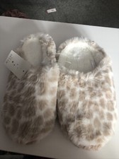 Matalan Cream Giraffe Fluffy Mule Slippers Size 3-4 Small