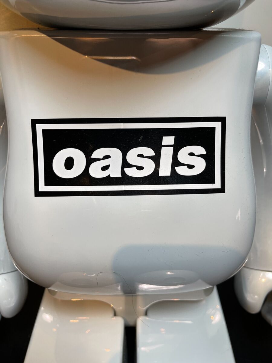 Oasis 1000% Bearbrick Pearl White Chrome Version Medicom Oasis 1000% Bearbrick Pearl White Chrome Version Medicom