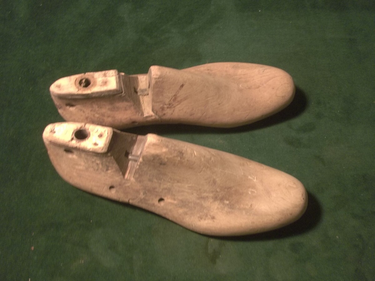 VINTAGE PAIR Size 7-1/2 C #600 Industrial Shoe Factory Lasts ~ #Z