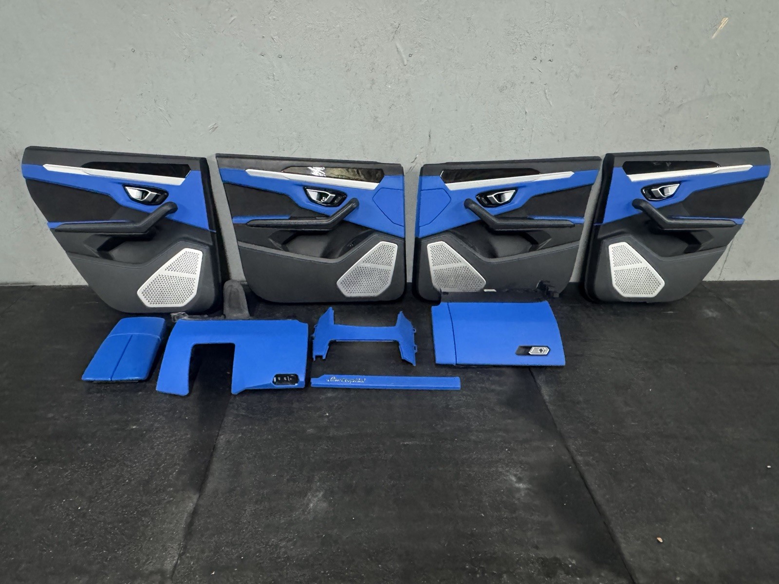 Set 4 Front Rear Interior Door Trim Panel Black Blue OEM Lamborghini Urus 2019