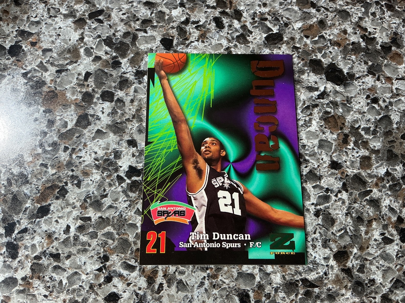 TIM DUNCAN 1997-98 SKYBOX Z Force #111 ROOKIE RC NRMT     *TD1