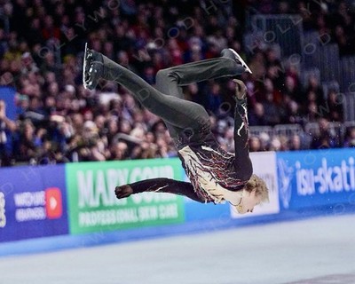 LLIA MALININ 8x10 PHOTO SKATING OLYMPIC WM