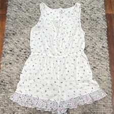 True Craft L White Floral V-neck Sleeveless Romper Ruffle Hem Elastic Waist True Craft L White Floral V-neck Sleeveless Romper Ruffle Hem Elastic Waist