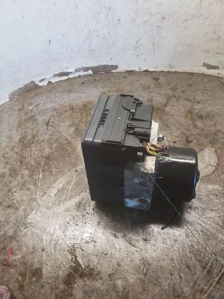 Anti-Lock Brake Part Pump 5 Cylinder FWD Fits 05-06 VOLVO 40 SERIES 1113909 - Image 2 of 4