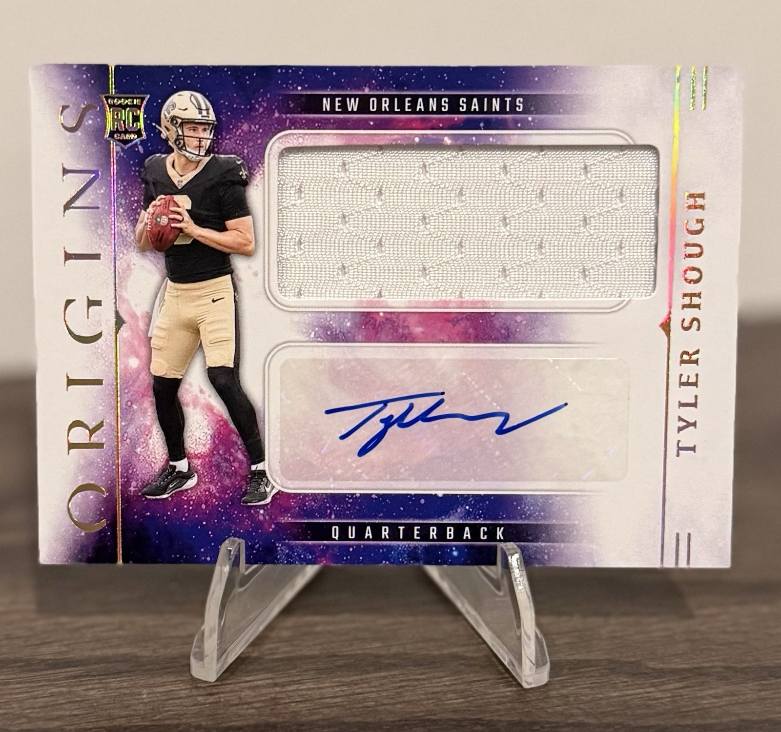 2025 Panini Origins - Rookie Patch Autograph Tyler Shough #RJJ-TSH Red /99 (RC)