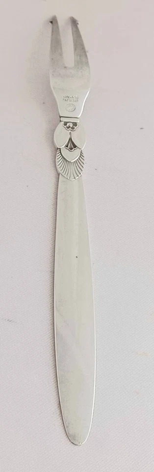 Horquilla de encurtido Cactus de Georg Jensen con diente biselado - 6 1/8" Foto 3 de 4