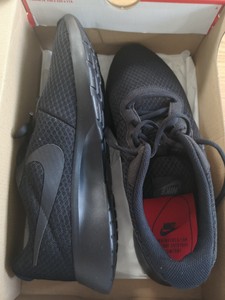 nike tanjun mens trainers black