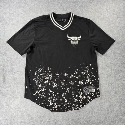 Authentic Clothing Labels Men s Large Bulls 23 Black And White Jersey