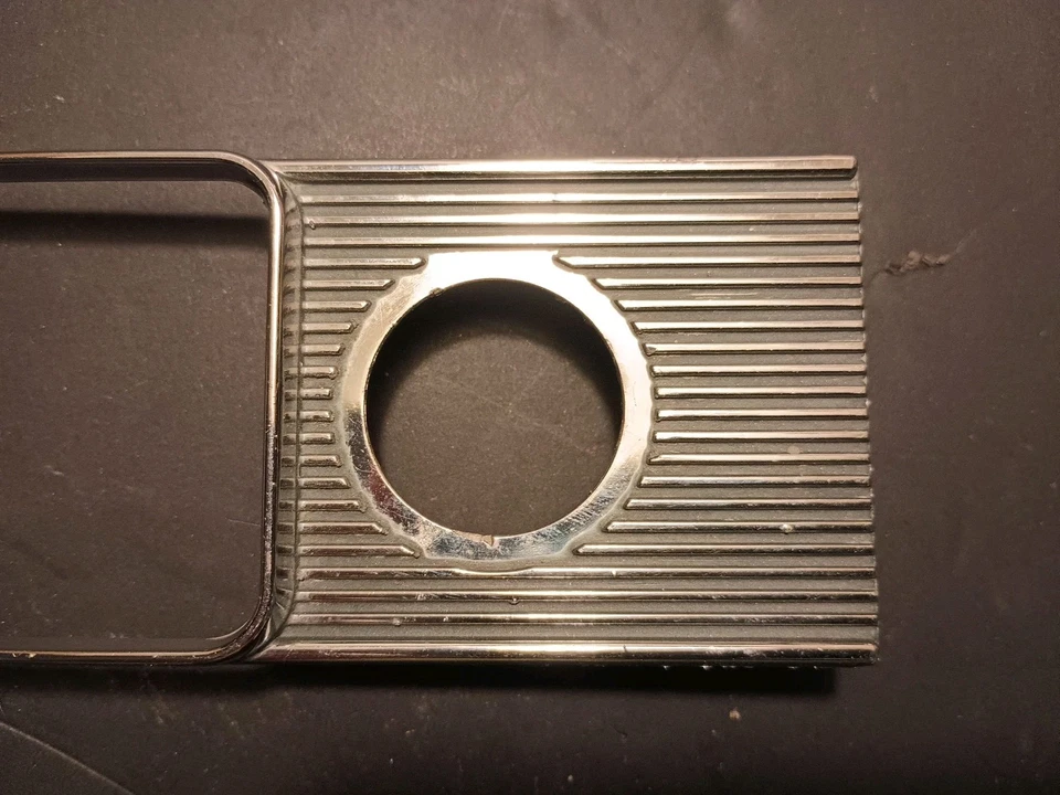 Pontiac GTO 1965 radio bisel parte #9775537 OEM Foto 3 de 4