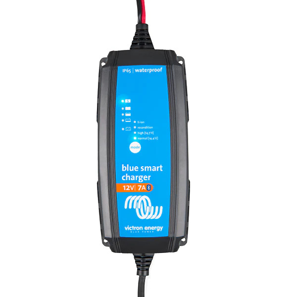 Chargeur Blue Smart IP65 12V 7A avec prise 7/17 pour batterie de voiture