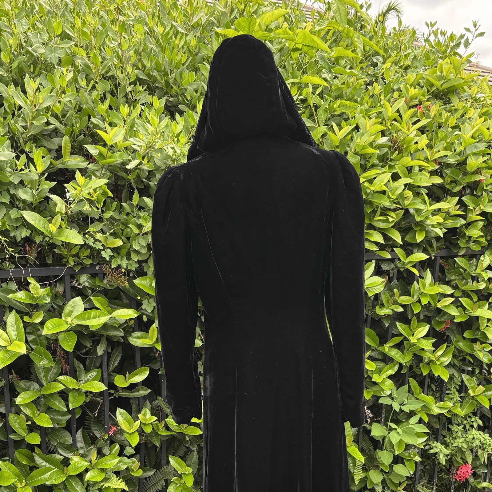 Arideo  Vintage Velvet 40’s black velvet opera coat Size Small image 2