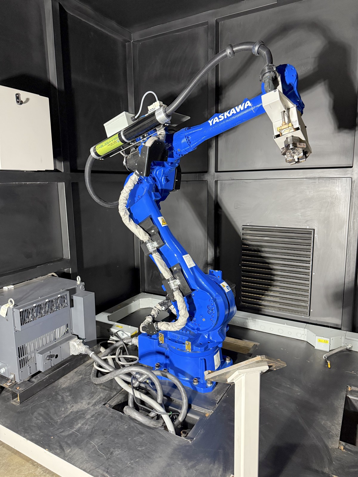 Yaskawa Motoman GP50 Robot YRC1000 Control 50Kg Payload 14 Hours in Enclosure