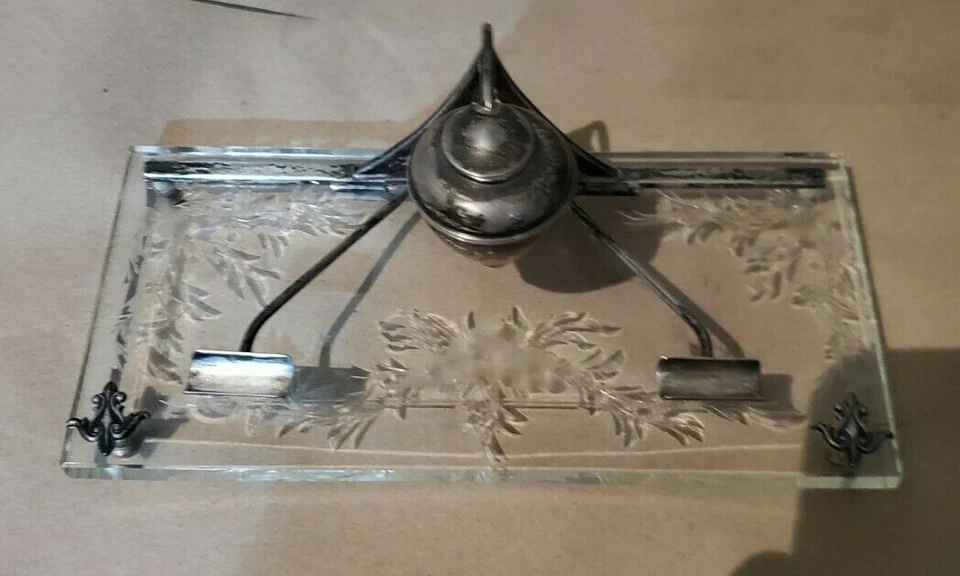 Pozo de tinta de plata con pluma de tinta repujada de plata de ley Foto 3 de 4