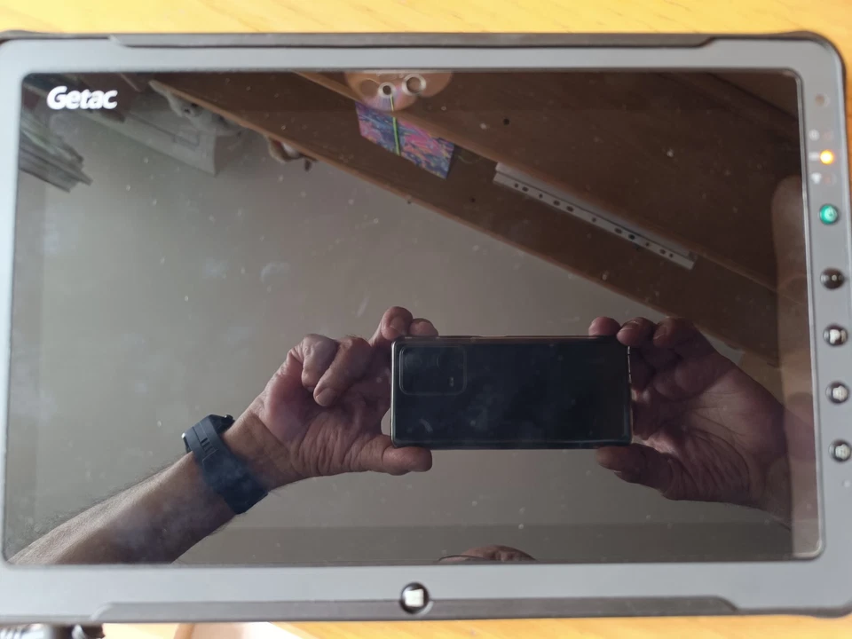 Tablet Getac F110 per uso professionale con doppia batteria. - Immagine 4 di 4