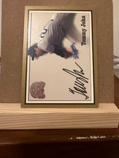 Tommy John 2000 Fleer - Auto Card.