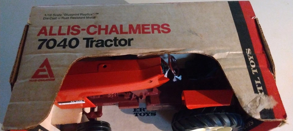 1/16 Allis Chalmers 7040 Tractor Ertl Maroon Belly In The Original Box  - Image 2 of 3